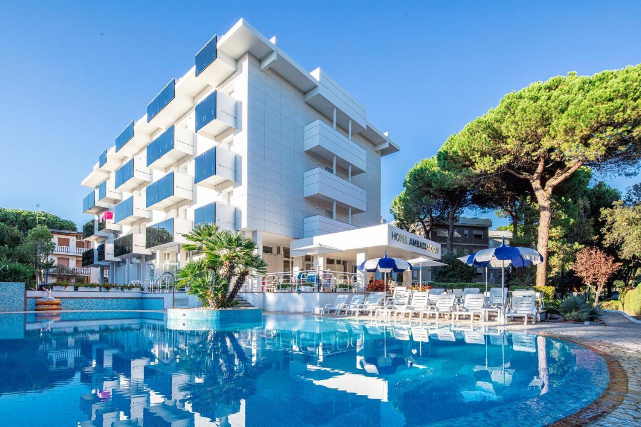 Hotel Ambassador Meuble Lignano Sabbiadoro Exterior photo