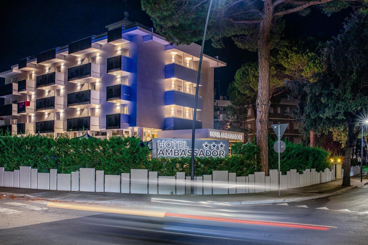 Hotel Ambassador Meuble Lignano Sabbiadoro Exterior photo