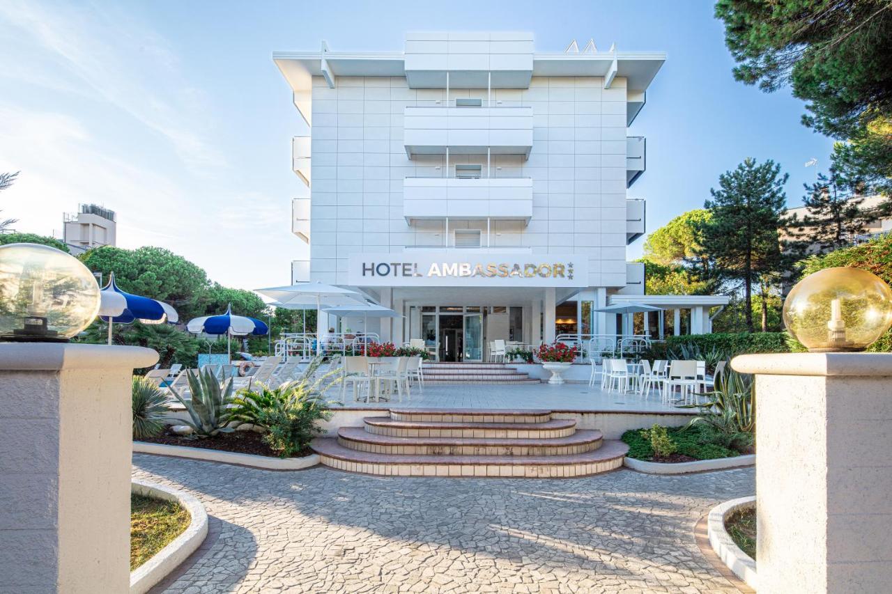 Hotel Ambassador Meuble Lignano Sabbiadoro Exterior photo